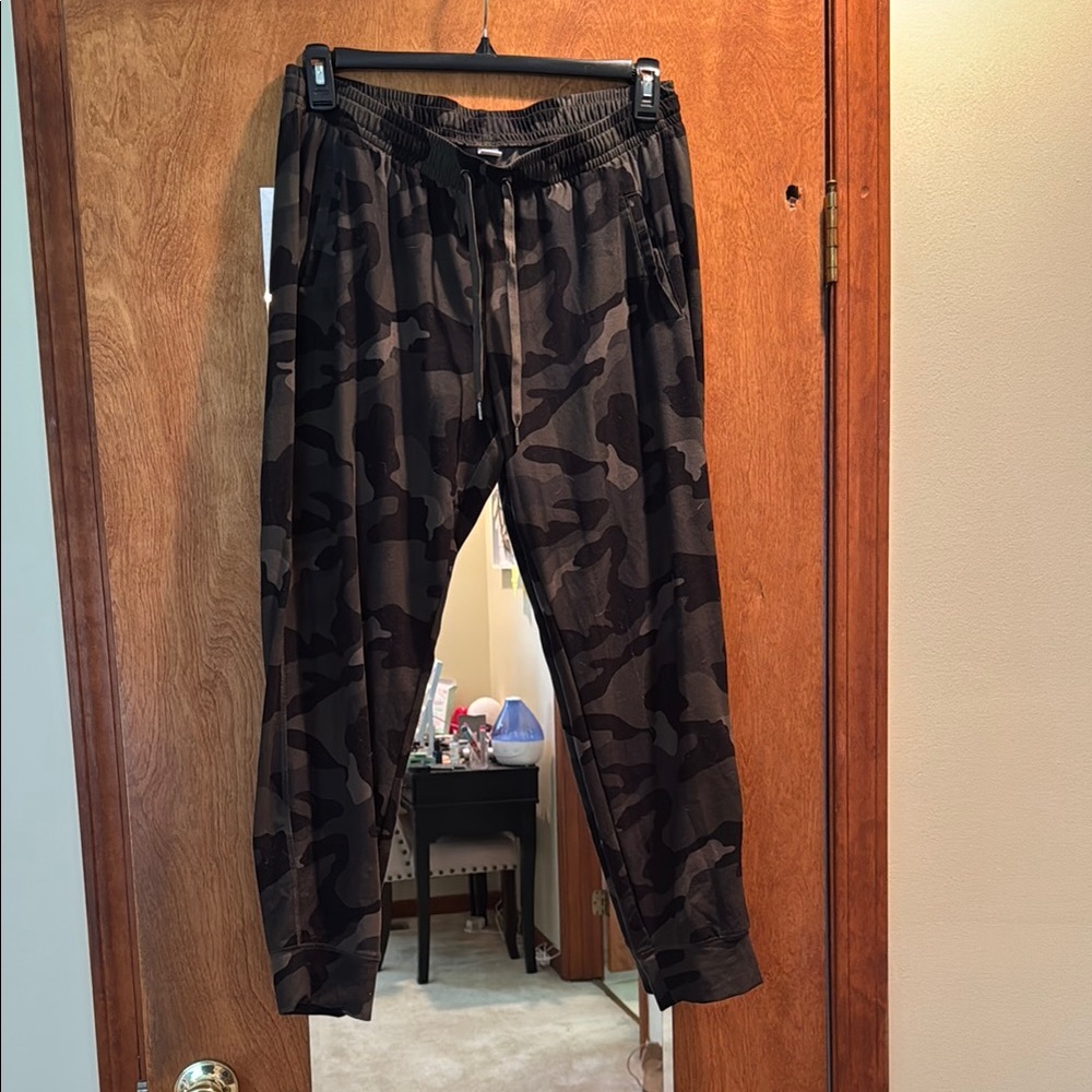 Women’s Camouflage Jogger Pants